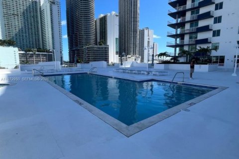 Condominio en alquiler en Miami, Florida, 2 dormitorios, 100.98 m2 № 2032989 - foto 27