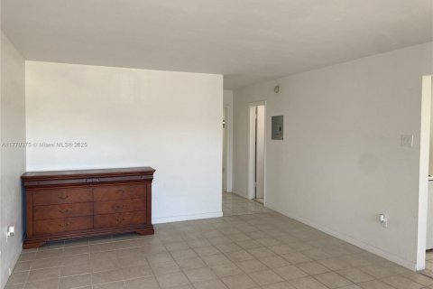 Condo in Miami, Florida, 2 bedrooms  № 1691478 - photo 8