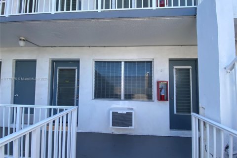 Condo in Miami, Florida, 2 bedrooms  № 1691478 - photo 2