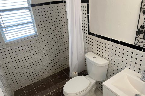 Condo in Miami, Florida, 2 bedrooms  № 1691478 - photo 9