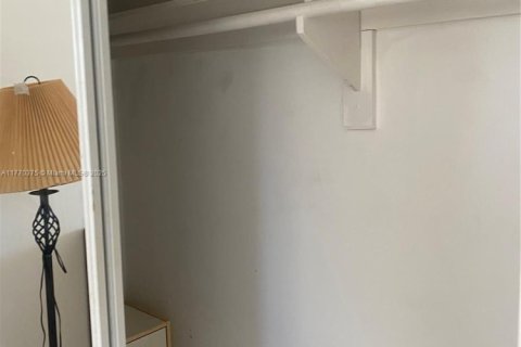 Condo in Miami, Florida, 2 bedrooms  № 1691478 - photo 19