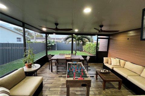 Villa ou maison à vendre à Sweetwater, Floride: 3 chambres, 122.45 m2 № 2414794 - photo 6