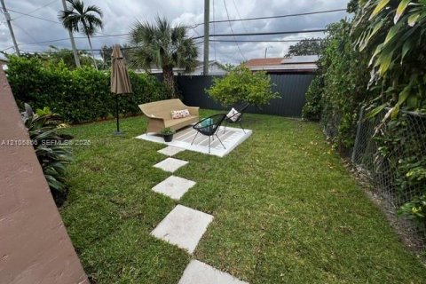 Villa ou maison à vendre à Sweetwater, Floride: 3 chambres, 122.45 m2 № 2414794 - photo 24
