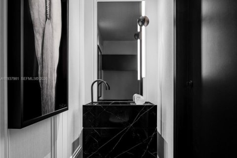 Apartment in Miami, Florida 2 bedrooms, 167.41 sq.m. № 1999840 - photo 24