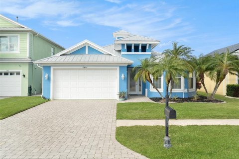 House in Apollo Beach, Florida 3 bedrooms, 190.82 sq.m. № 1540416 - photo 1
