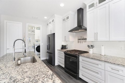 House in Apollo Beach, Florida 3 bedrooms, 190.82 sq.m. № 1540416 - photo 20