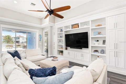 House in Apollo Beach, Florida 3 bedrooms, 190.82 sq.m. № 1540416 - photo 15
