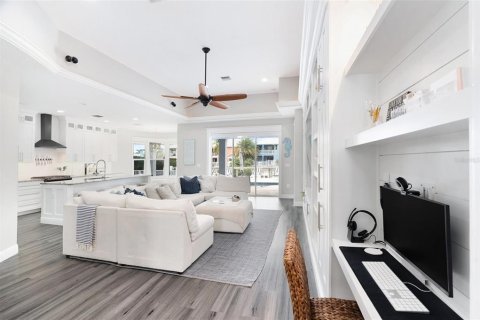 House in Apollo Beach, Florida 3 bedrooms, 190.82 sq.m. № 1540416 - photo 11