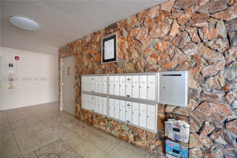 Condo in Dania Beach, Florida, 2 bedrooms  № 2083669 - photo 26