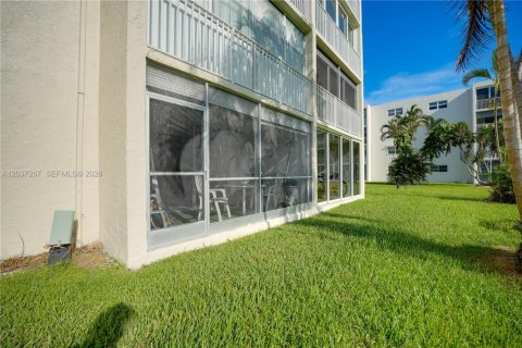 Condo in Dania Beach, Florida, 2 bedrooms  № 2083669 - photo 18