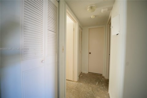Condo in Dania Beach, Florida, 2 bedrooms  № 2083669 - photo 14