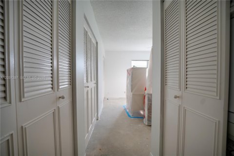 Condo in Dania Beach, Florida, 2 bedrooms  № 2083669 - photo 13