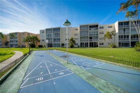 Condo in Dania Beach, Florida, 2 bedrooms  № 2083669 - photo 15