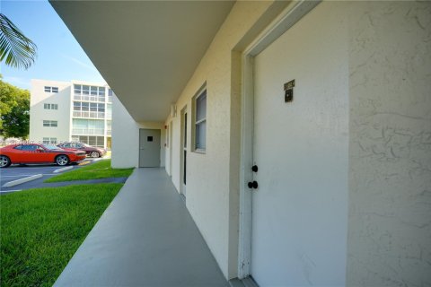 Condo in Dania Beach, Florida, 2 bedrooms  № 2083669 - photo 23