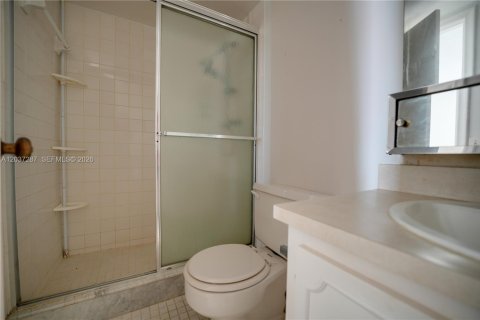 Condo in Dania Beach, Florida, 2 bedrooms  № 2083669 - photo 8