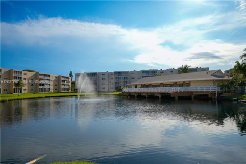 Condo in Dania Beach, Florida, 2 bedrooms  № 2083669 - photo 28
