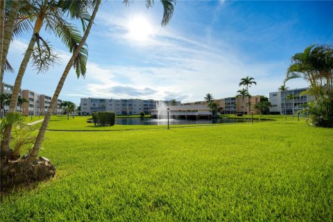Condo in Dania Beach, Florida, 2 bedrooms  № 2083669 - photo 19