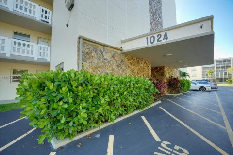 Condo in Dania Beach, Florida, 2 bedrooms  № 2083669 - photo 2