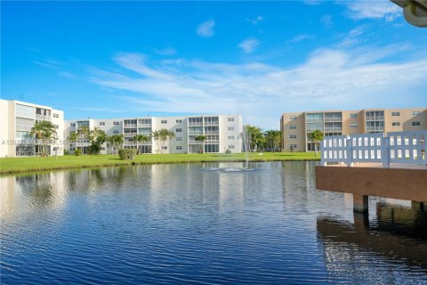 Condo in Dania Beach, Florida, 2 bedrooms  № 2083669 - photo 29