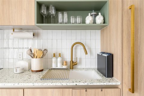 Condo in Miami, Florida, 2 bedrooms  № 1861548 - photo 12