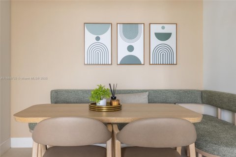 Condo in Miami, Florida, 2 bedrooms  № 1861548 - photo 15