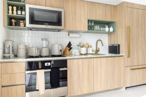 Condo in Miami, Florida, 2 bedrooms  № 1861548 - photo 13