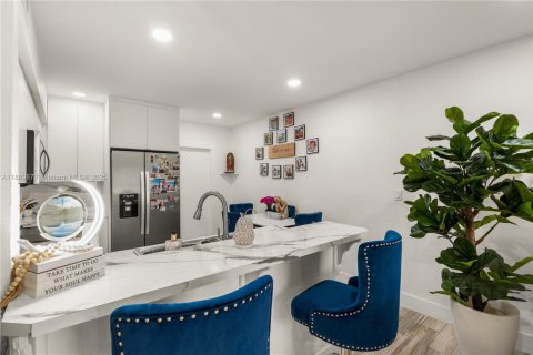 Купить виллу или дом в Пальметто-Бей, Флорида 2 спальни, 93.18м2, № 1956325 - фото 11