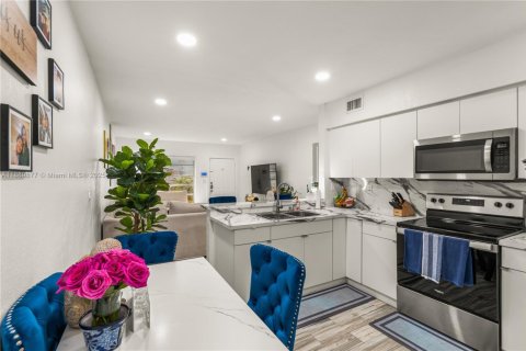 Купить виллу или дом в Пальметто-Бей, Флорида 2 спальни, 93.18м2, № 1956325 - фото 12