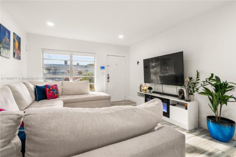 Купить виллу или дом в Пальметто-Бей, Флорида 2 спальни, 93.18м2, № 1956325 - фото 8