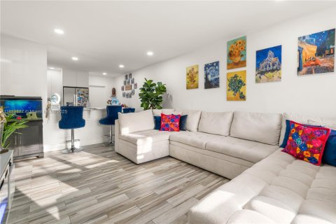 Купить виллу или дом в Пальметто-Бей, Флорида 2 спальни, 93.18м2, № 1956325 - фото 6