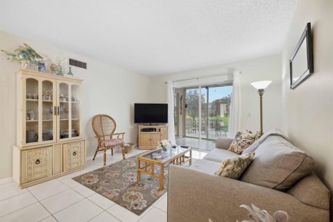 Condo in Boynton Beach, Florida, 1 bedroom № 2388015 - photo 12