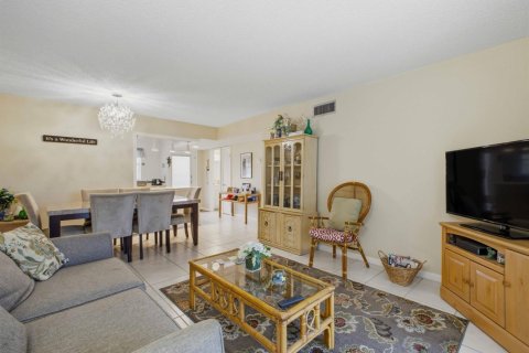 Condo in Boynton Beach, Florida, 1 bedroom № 2388015 - photo 9