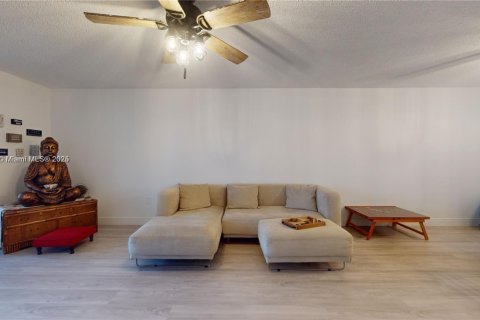 Condo in Sunrise, Florida, 3 bedrooms  № 1788367 - photo 24
