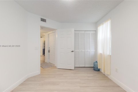 Condo in Sunrise, Florida, 3 bedrooms  № 1788367 - photo 9