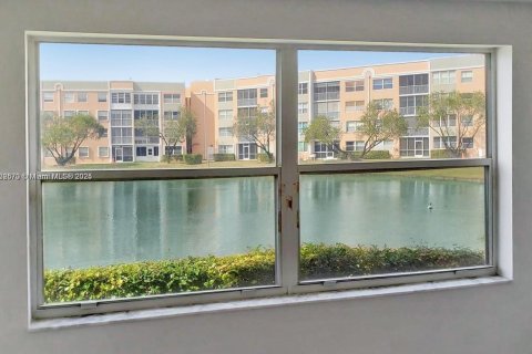 Condo in Sunrise, Florida, 3 bedrooms  № 1788367 - photo 22