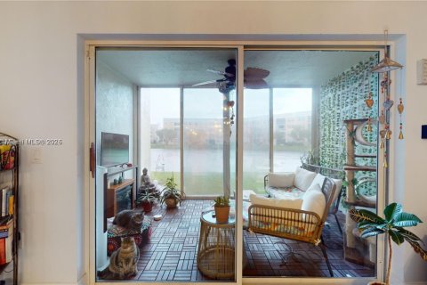 Condo in Sunrise, Florida, 3 bedrooms  № 1788367 - photo 25