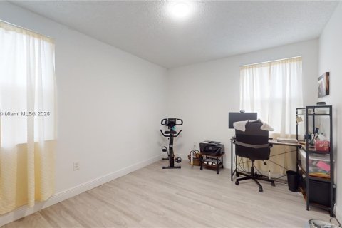 Condo in Sunrise, Florida, 3 bedrooms  № 1788367 - photo 12