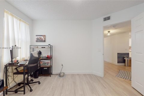Condo in Sunrise, Florida, 3 bedrooms  № 1788367 - photo 11