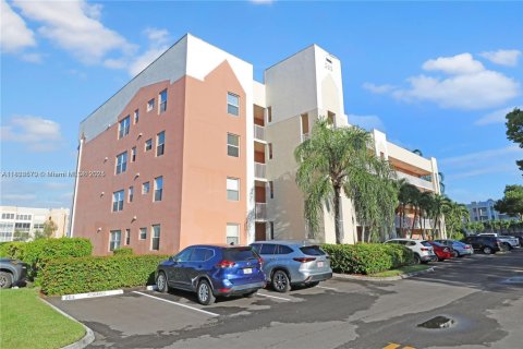 Condo in Sunrise, Florida, 3 bedrooms  № 1788367 - photo 2