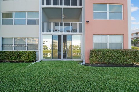 Condo in Sunrise, Florida, 3 bedrooms  № 1788367 - photo 29