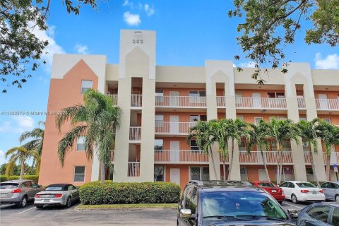 Condo in Sunrise, Florida, 3 bedrooms  № 1788367 - photo 1