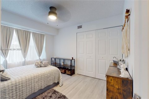 Condo in Sunrise, Florida, 3 bedrooms  № 1788367 - photo 16