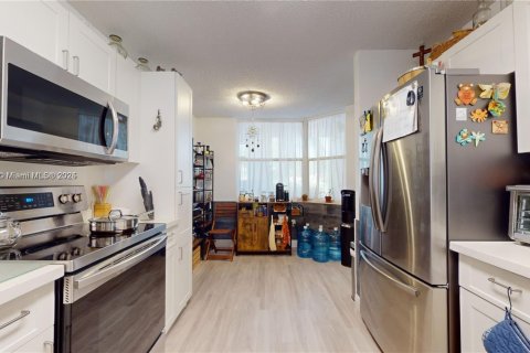 Condo in Sunrise, Florida, 3 bedrooms  № 1788367 - photo 7