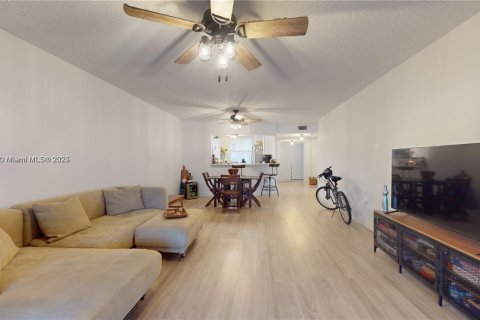 Condo in Sunrise, Florida, 3 bedrooms  № 1788367 - photo 23