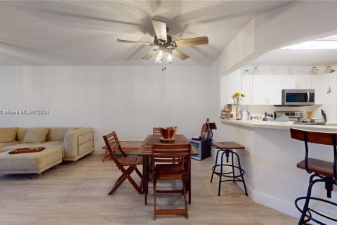 Condo in Sunrise, Florida, 3 bedrooms  № 1788367 - photo 5
