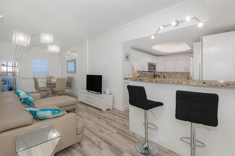 Copropriété à louer à Hialeah, Floride: 3 chambres, 113.34 m2 № 1920331 - photo 2