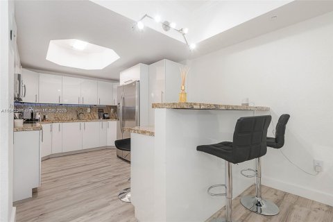 Copropriété à louer à Hialeah, Floride: 3 chambres, 113.34 m2 № 1920331 - photo 7