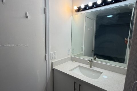 Снять в аренду таунхаус в Хомстед, Флорида 2 спальни, 108.32м2, № 1946232 - фото 11