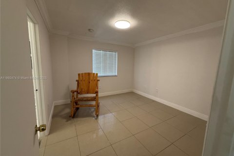 Снять в аренду таунхаус в Хомстед, Флорида 2 спальни, 108.32м2, № 1946232 - фото 9