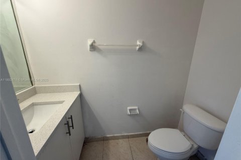 Снять в аренду таунхаус в Хомстед, Флорида 2 спальни, 108.32м2, № 1946232 - фото 6